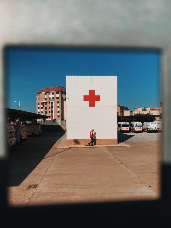 Imagen de Equipo de Salud fuera de un Hospital